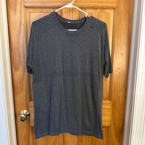 lululemon athletica metal vent tech grey Short Sleeve Tee sz L